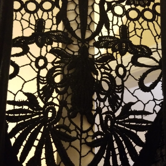 🖤 Lovely Black Rayon Top - Picture 3 of 3